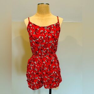 NWOT! This H&M floral romper is perfect for spring or summer and is a size 4.